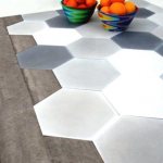 Joining laminate and tiles without threshold: modern methods