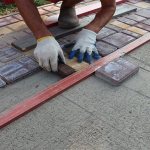 Laying paving slabs on concrete
