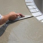 Leveling the concrete mortar